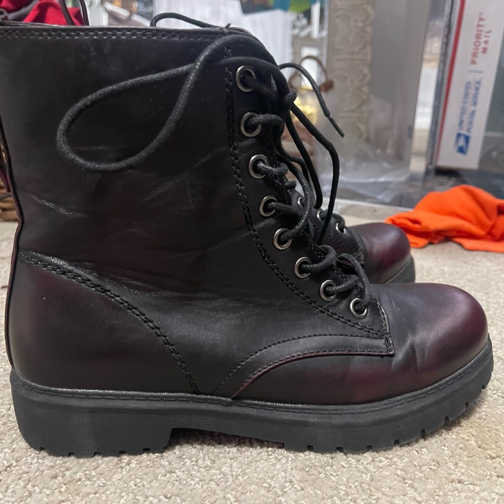 Ladies 8.5 boots